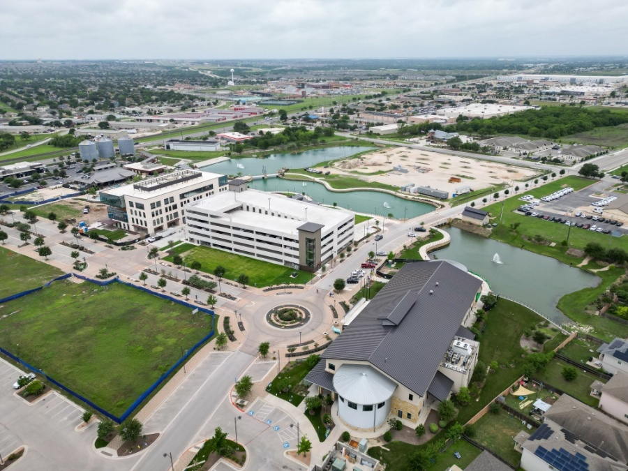 Hutto Draws Retail, Dining, Play